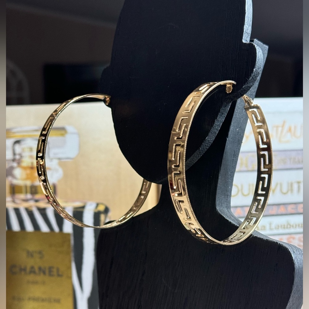 NWOT Gold-tone hoop earrings 3 1/2 inch diameter - Picture 2 of 3
